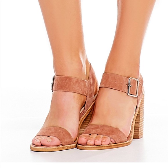 Steve Madden Shoes - 🆕 STEVE MADDEN 7.5 Leather Block Heeled Sandals